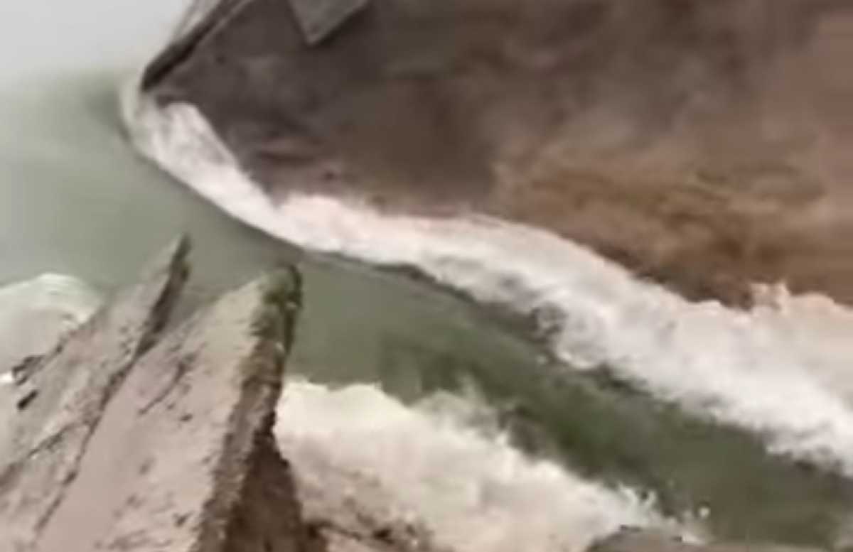 Прорыв плотины водохранилища в Алматинской области - начато расследование