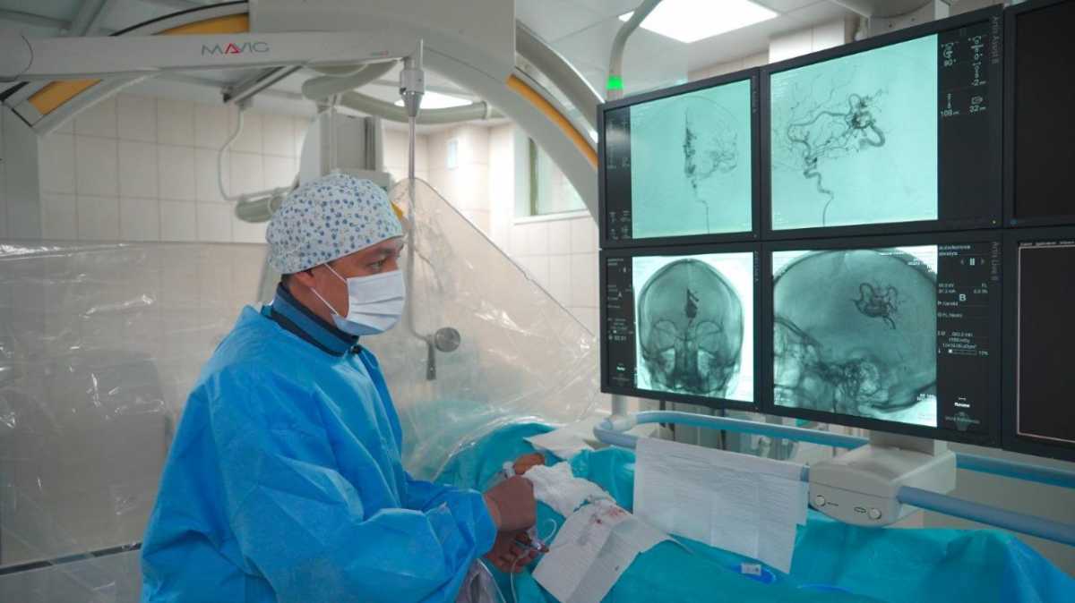 Столичные нейрохирурги обезвредили «бомбу» в голове беременной пациентки