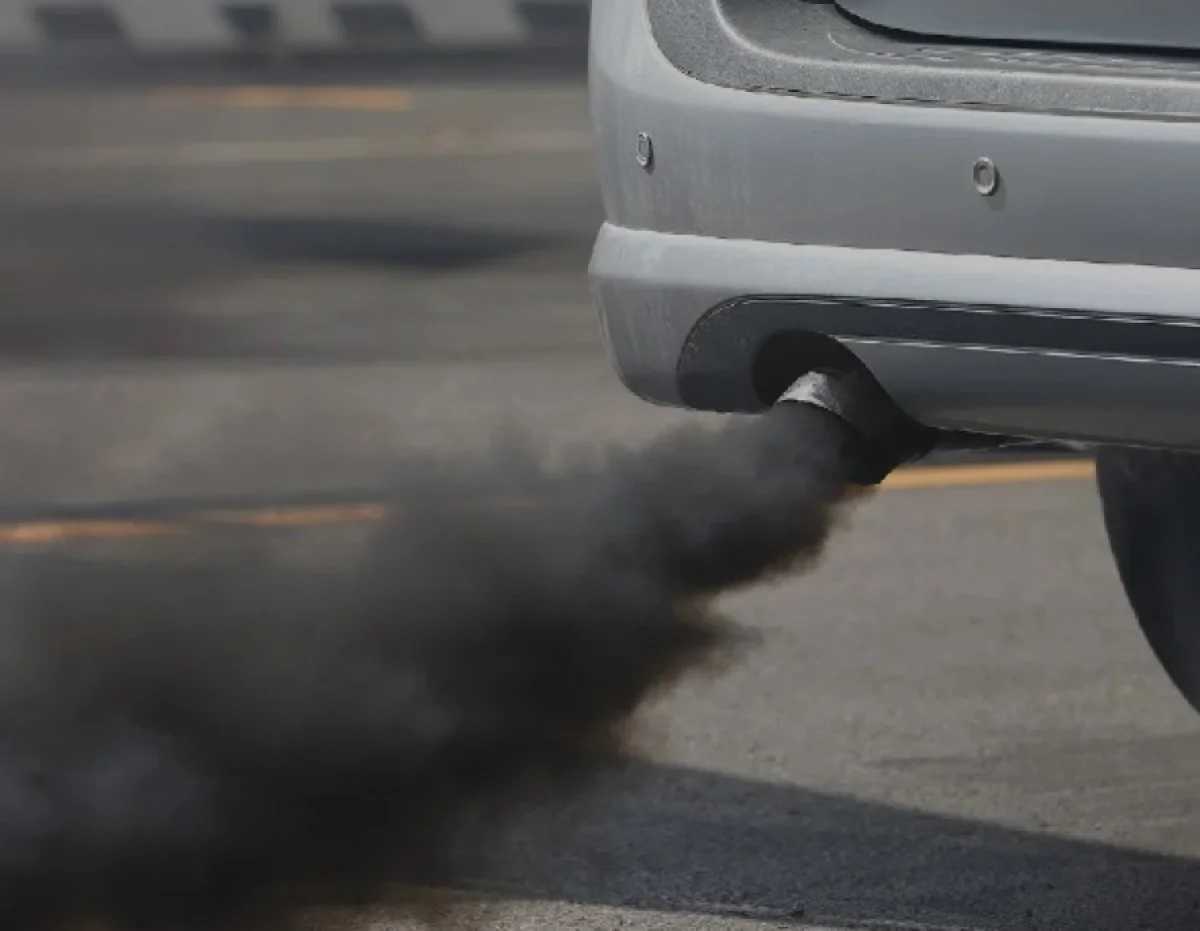 В Алматы проводится рейд по проверке токсичности и дымности выхлопных газов автомобилей