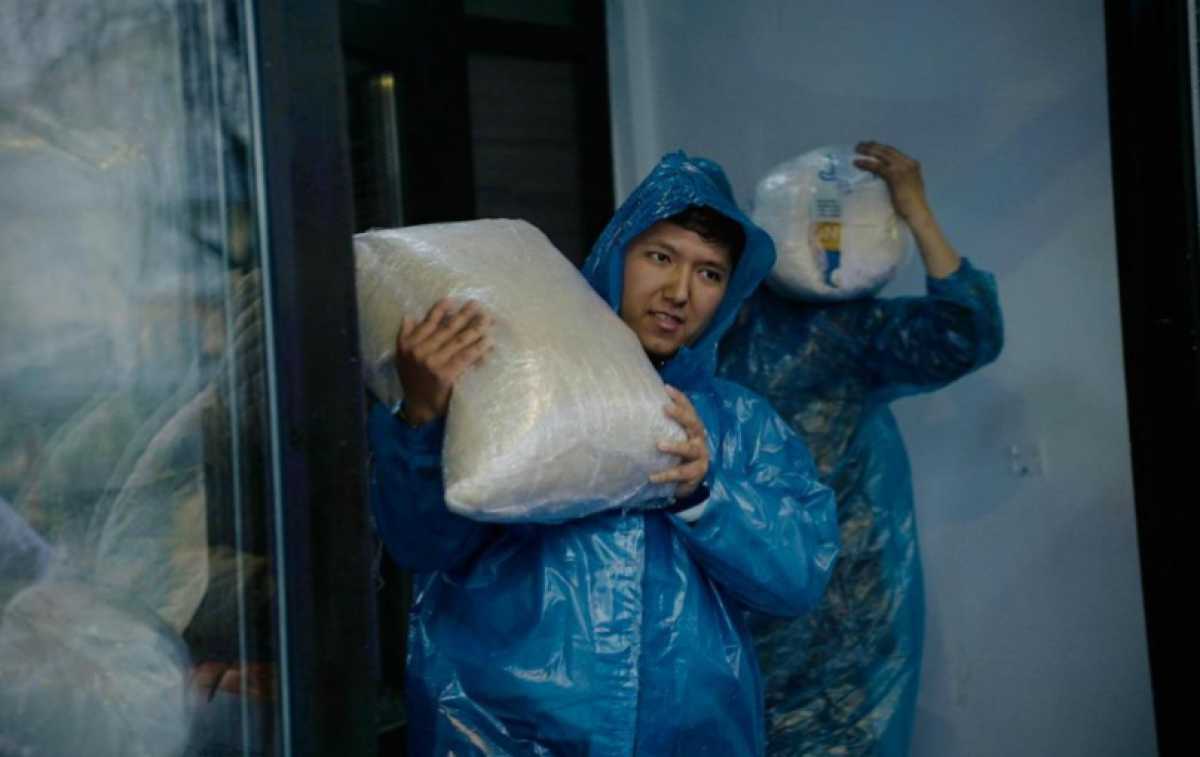Из Алматы в Атыраускую область отправлено более 30 тонн гуманитарной помощи