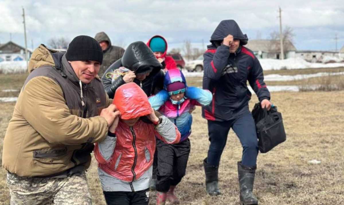 Почти 100 тысяч казахстанцев эвакуировали из пострадавших от паводков районов