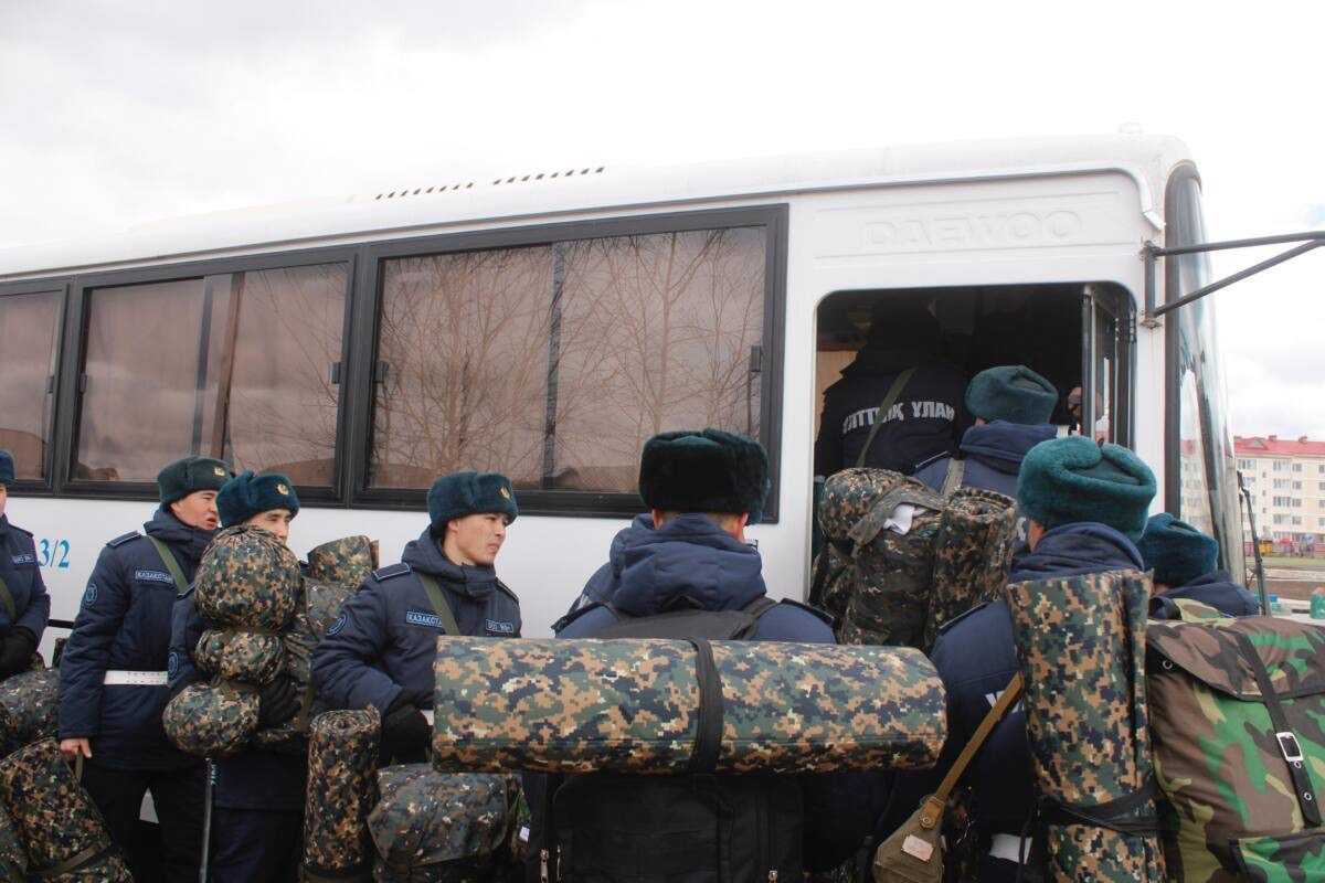 Более тысячи казахстанских гвардейцев отправились на помощь в зоны подтопления