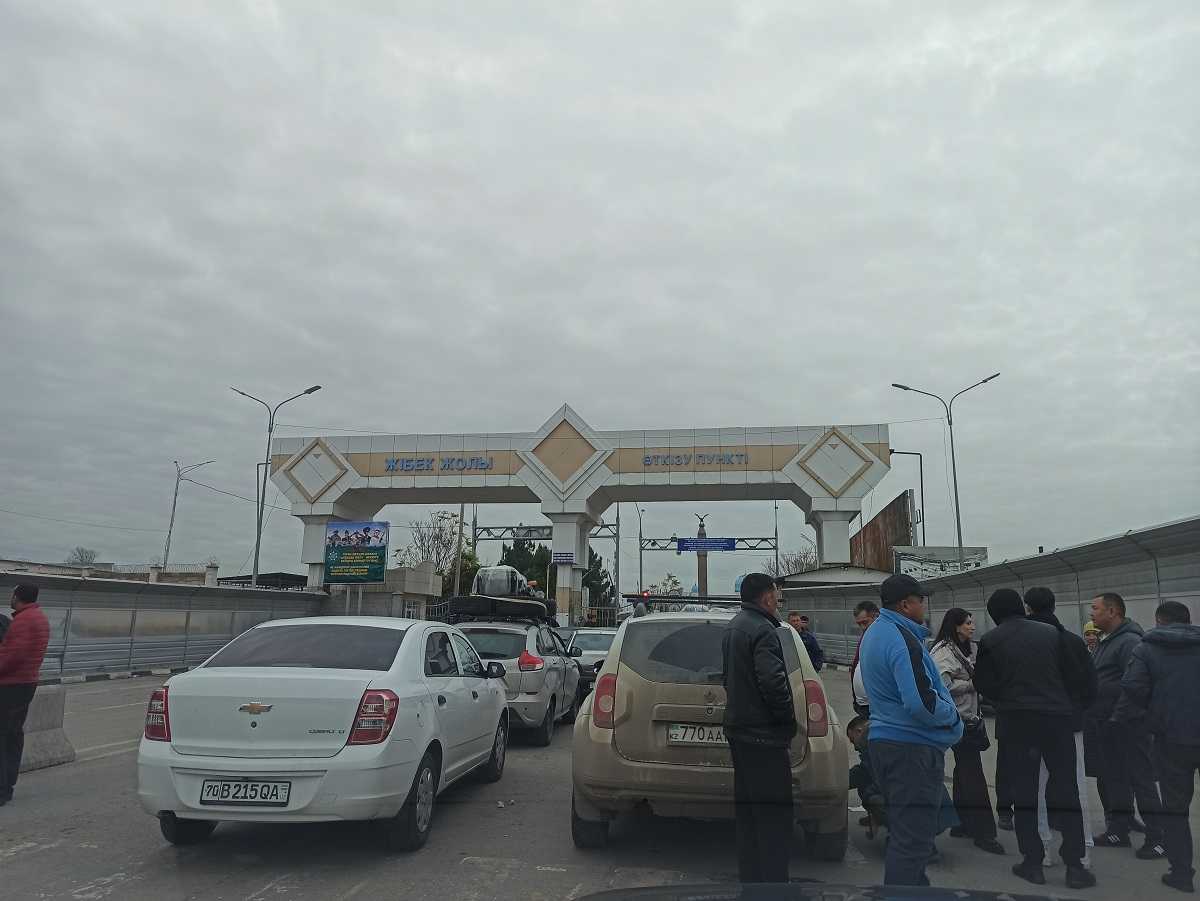 Казахстан и Узбекистан выдали автоперевозчикам первые электронные бланки разрешения