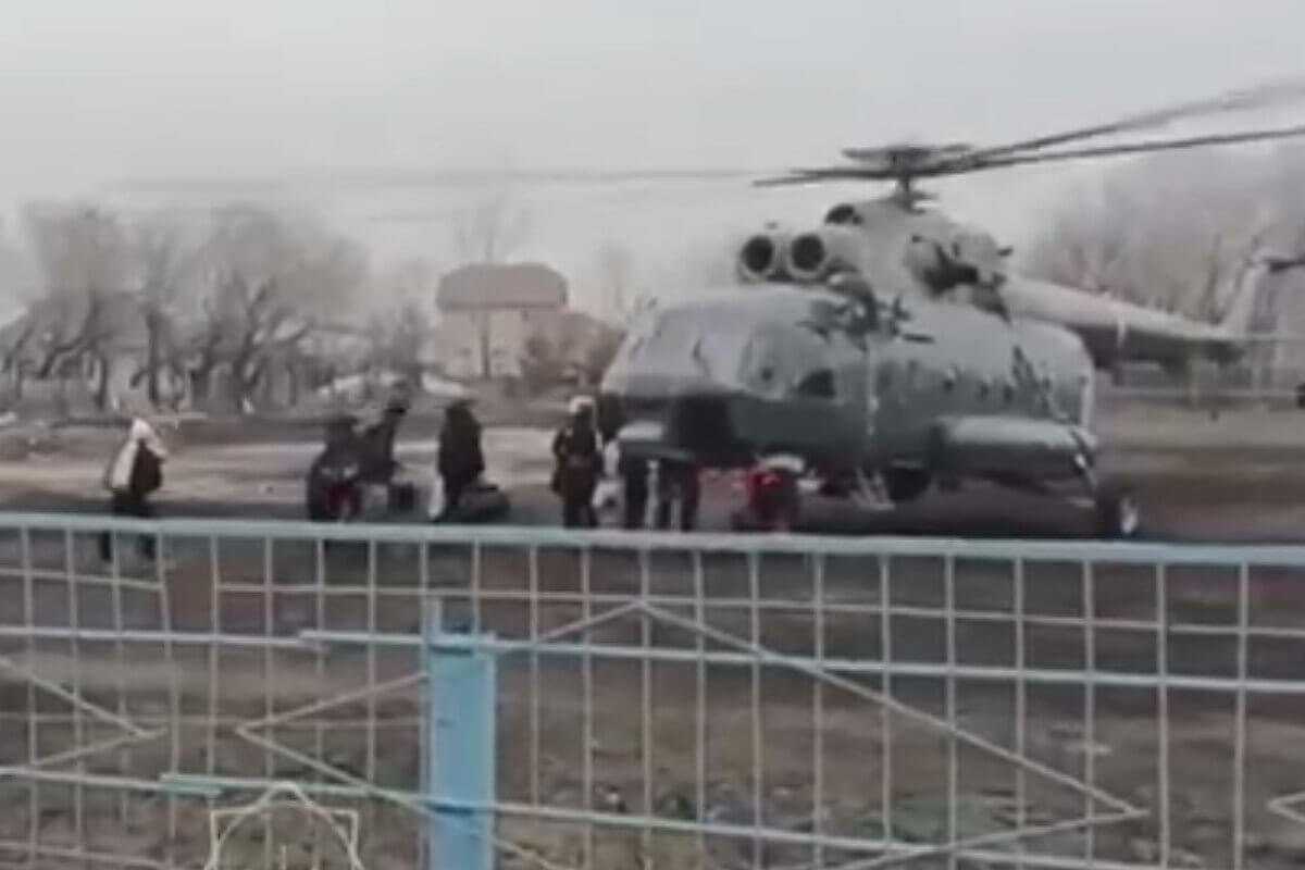В СКО сельчан эвакуируют вертолетами