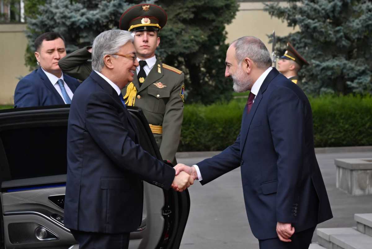 Пашинян встретил Токаев в государственной резиденции Армении