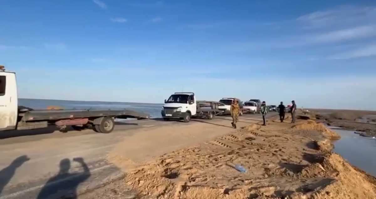 Паводки в Казахстане: на 11 участках автодорог ограничено движение