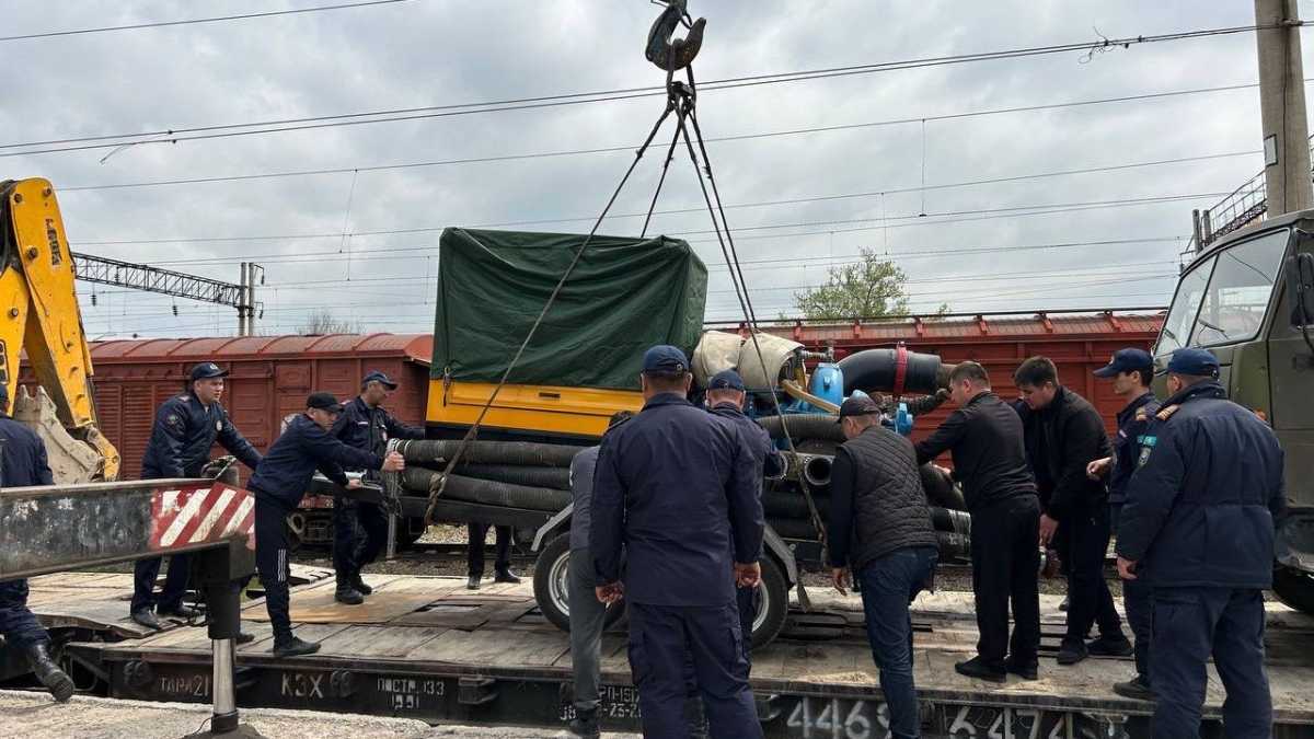 Паводки в Казахстане: в аварийно-спасательных работах задействовано свыше 34 тысяч человек