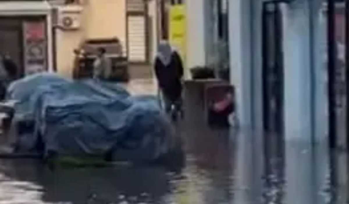 Сильный ливень в Кентау: подтопило дома и коммерческие объекты
