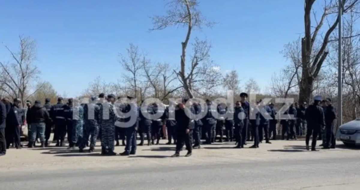 Жители дачных обществ перекрыли дорогу в Уральске - аким прокомментировал инцидент