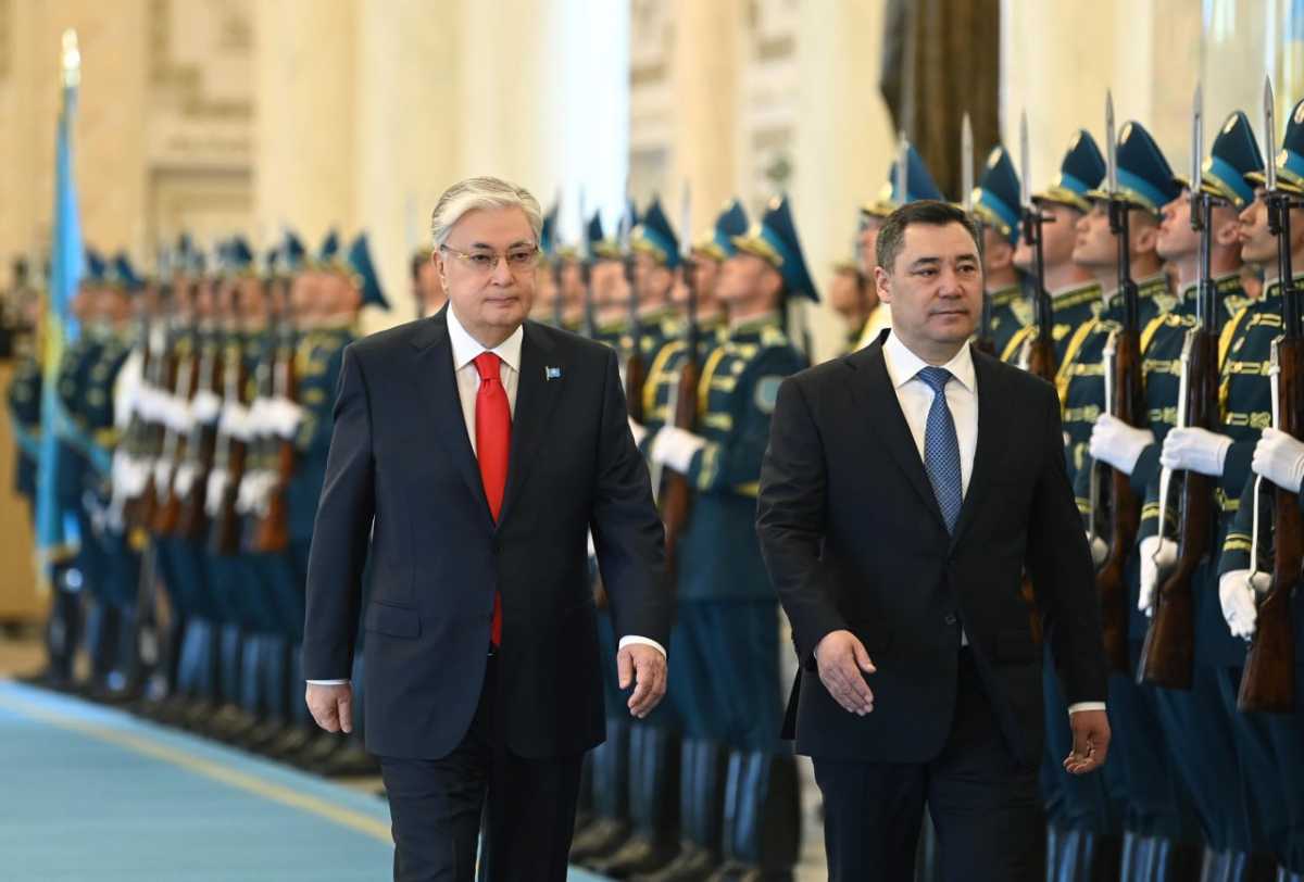 Президента Кыргызстана торжественно встретили в Акорде