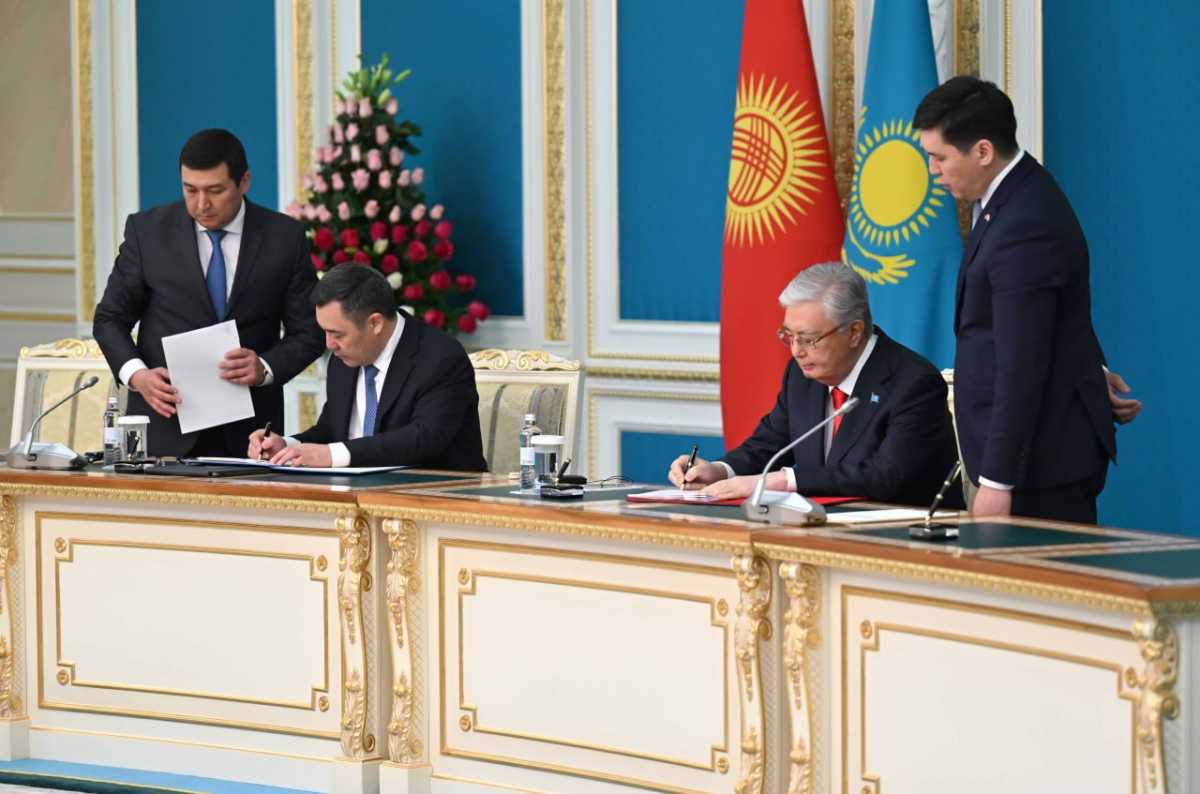 Визит Жапарова в Казахстан: подписано семь документов
