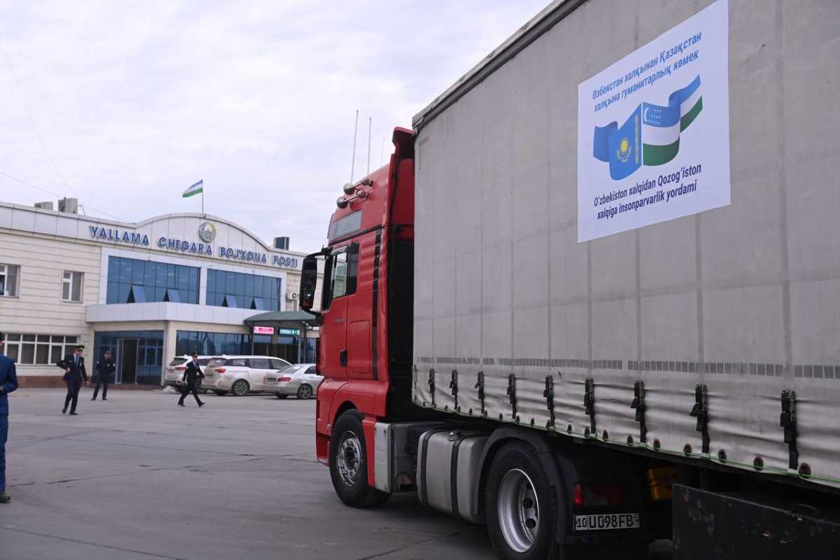 Узбекистан отправил 15 грузовиков гуманитарной помощи пострадавшим от паводков в Казахстане