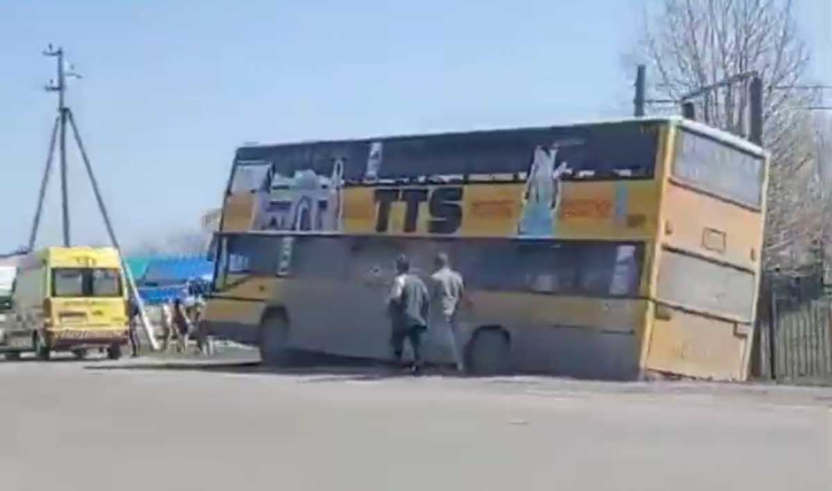 «Газель» и автобус столкнулись в Костанае