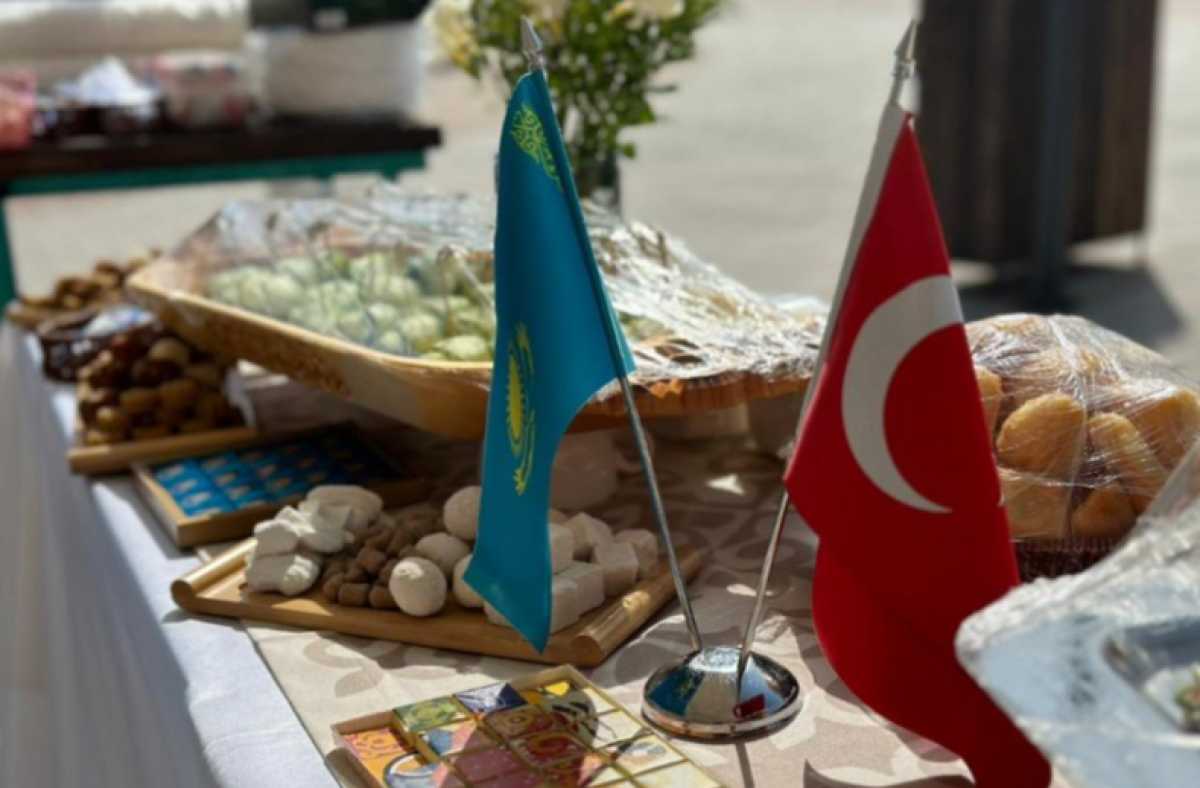 В Астане впервые прошла ярмарка казахско-турецкой кухни