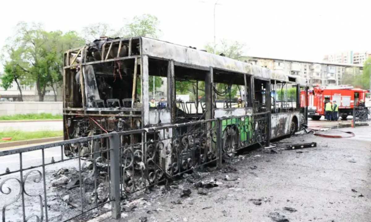 Автобус сгорел в Алматы