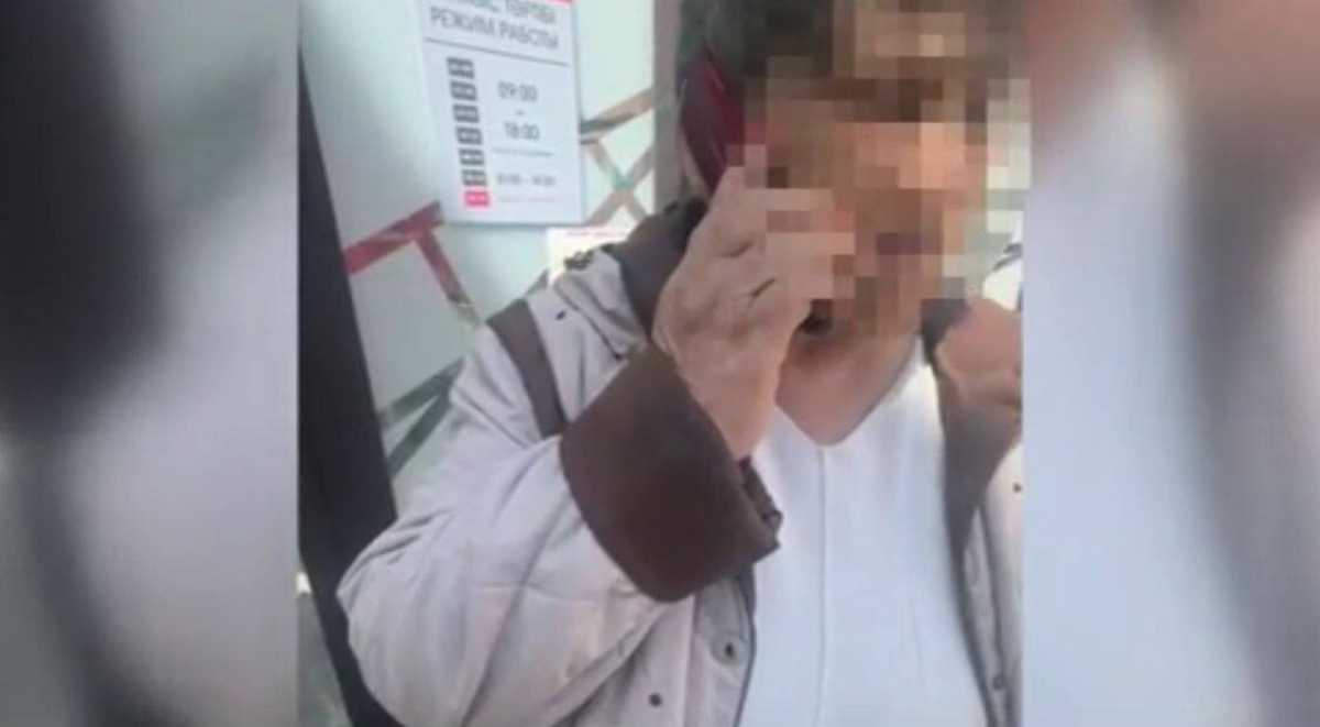 «Ползите до банкомата»: агрессивный мошенник пытался обмануть жительницу Карагандинской области