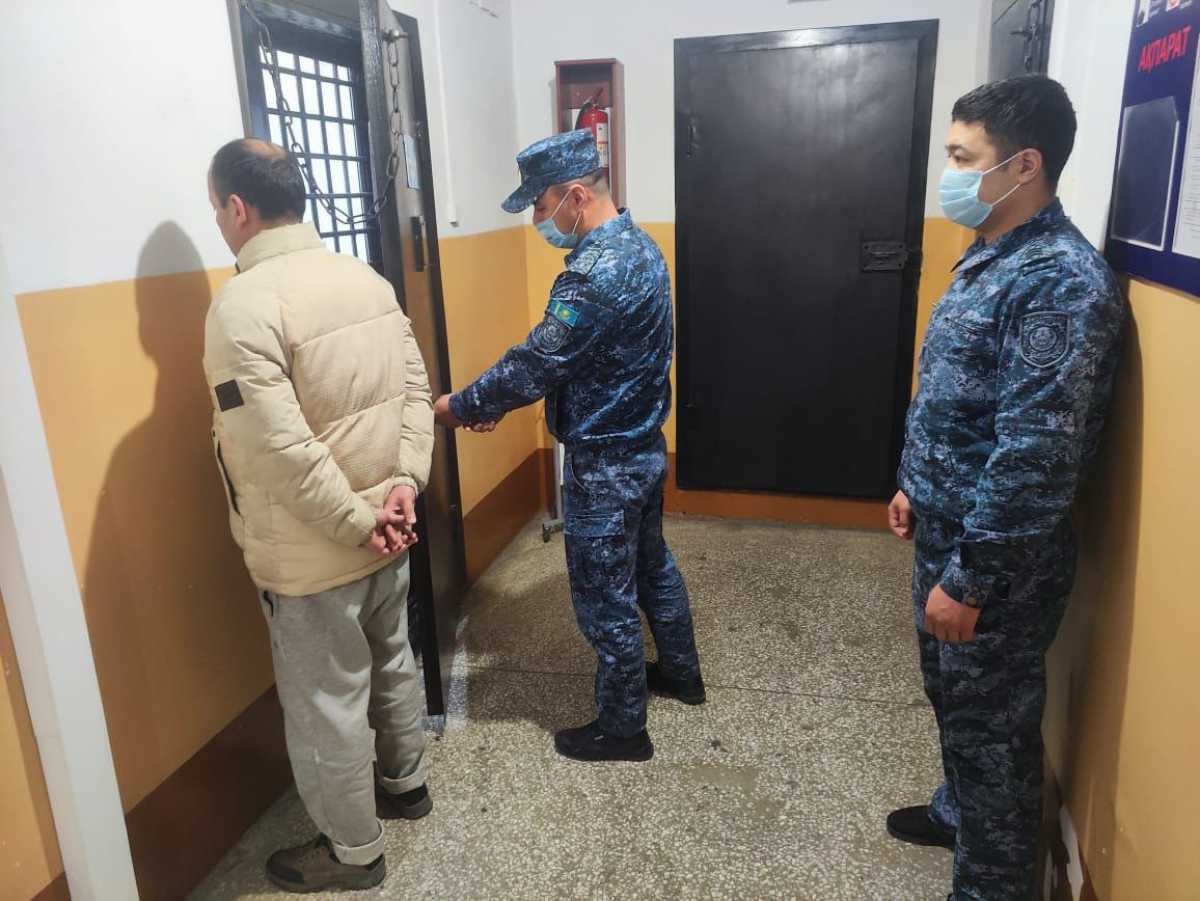 Мужчину, 10 лет находившегося в международном розыске, задержали в Абайской области