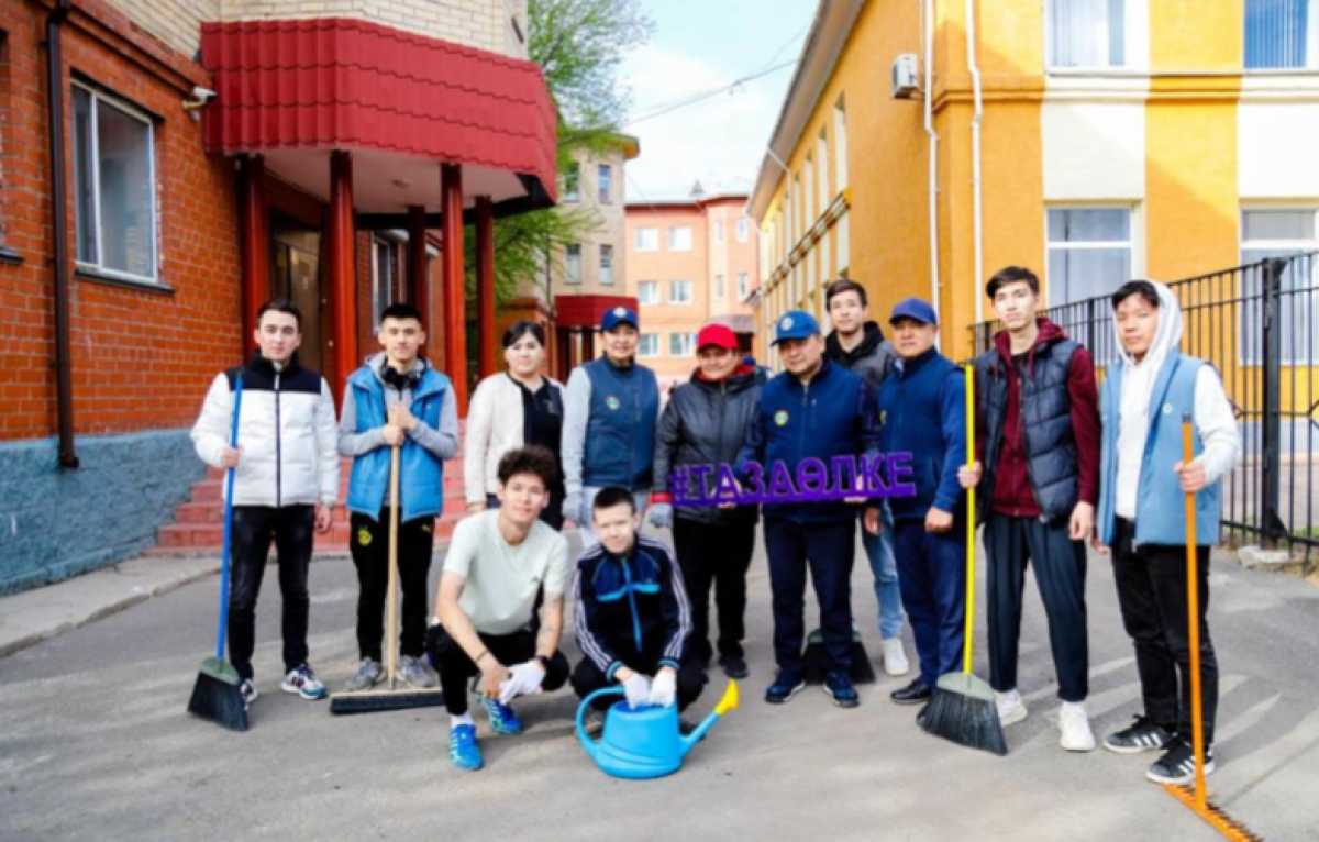 «Таза Қазақстан»: депутаты маслихата провели уборку в детском центре Астаны
