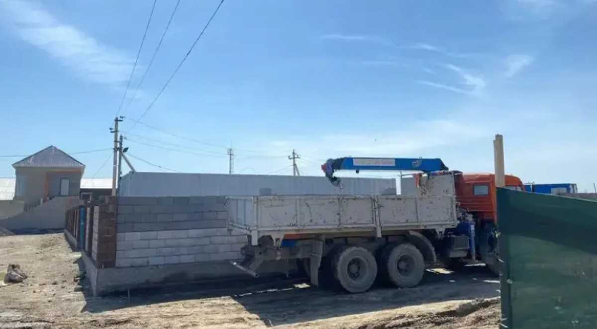 Двое рабочих погибли от удара током на стройке в Кызылординской области