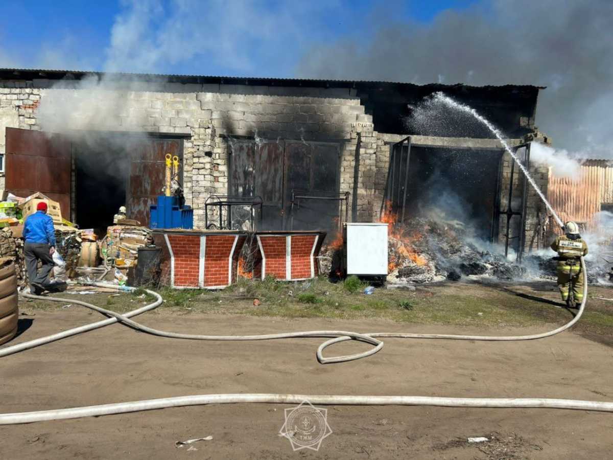 Взрыв на складе предотвратили пожарные в Костанайской области