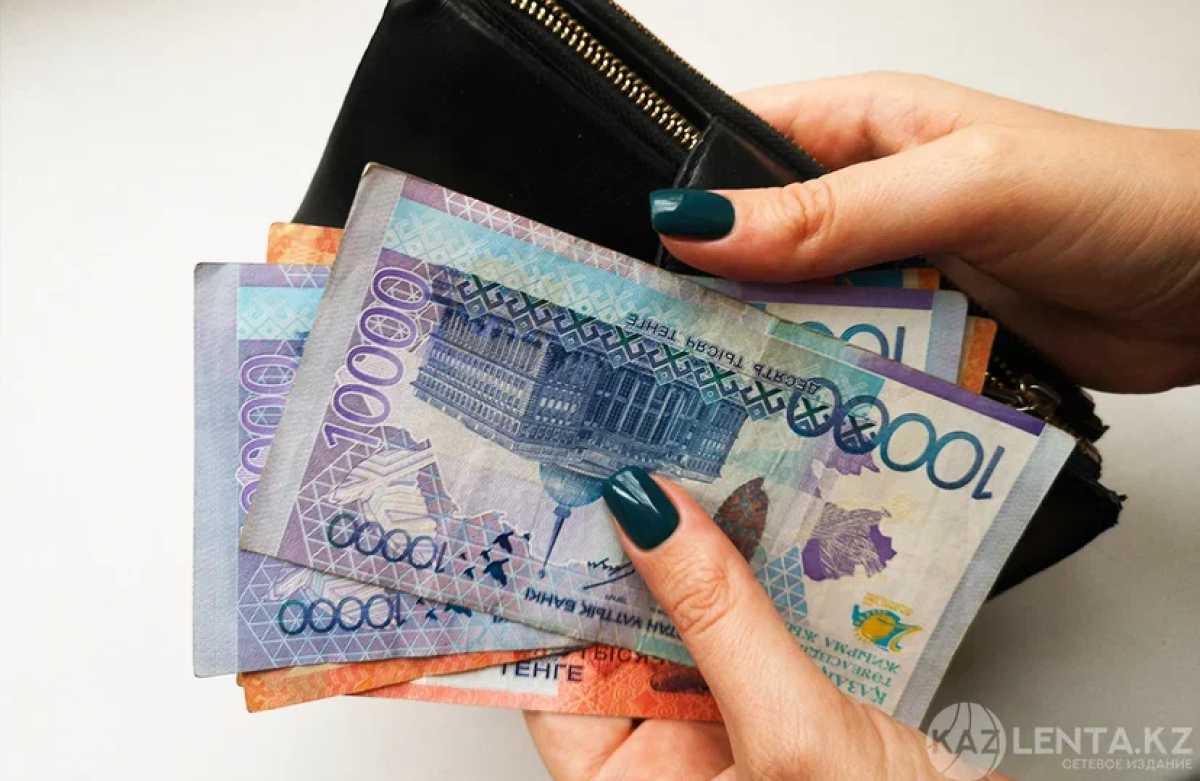 Назван размер средней зарплаты в Казахстана