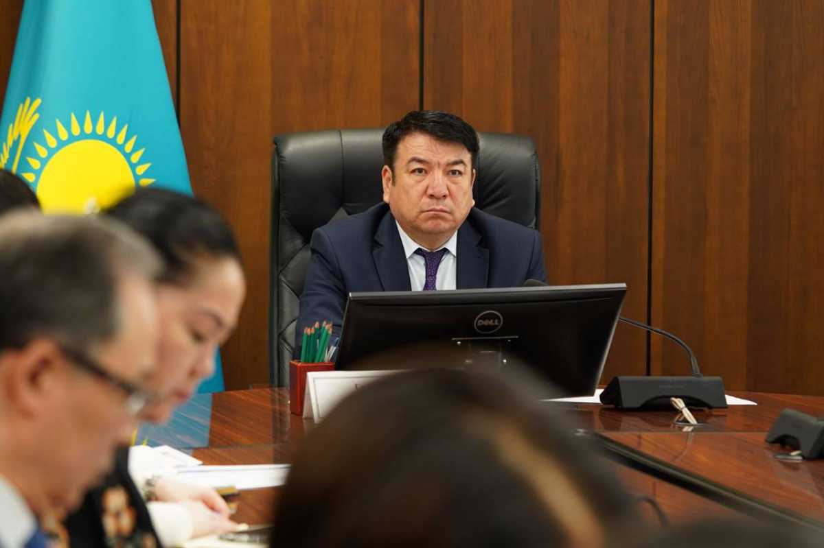 Министр просвещения РК провёл экстренное совещание после инцидентов в Павлодарской и Жамбылской областях