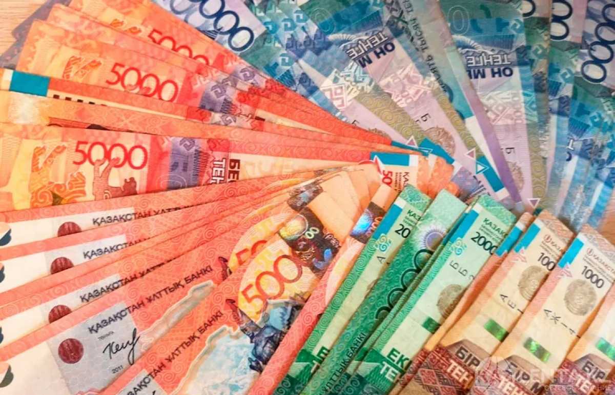 Казахстанцы задолжали банкам 1,6 трлн тг