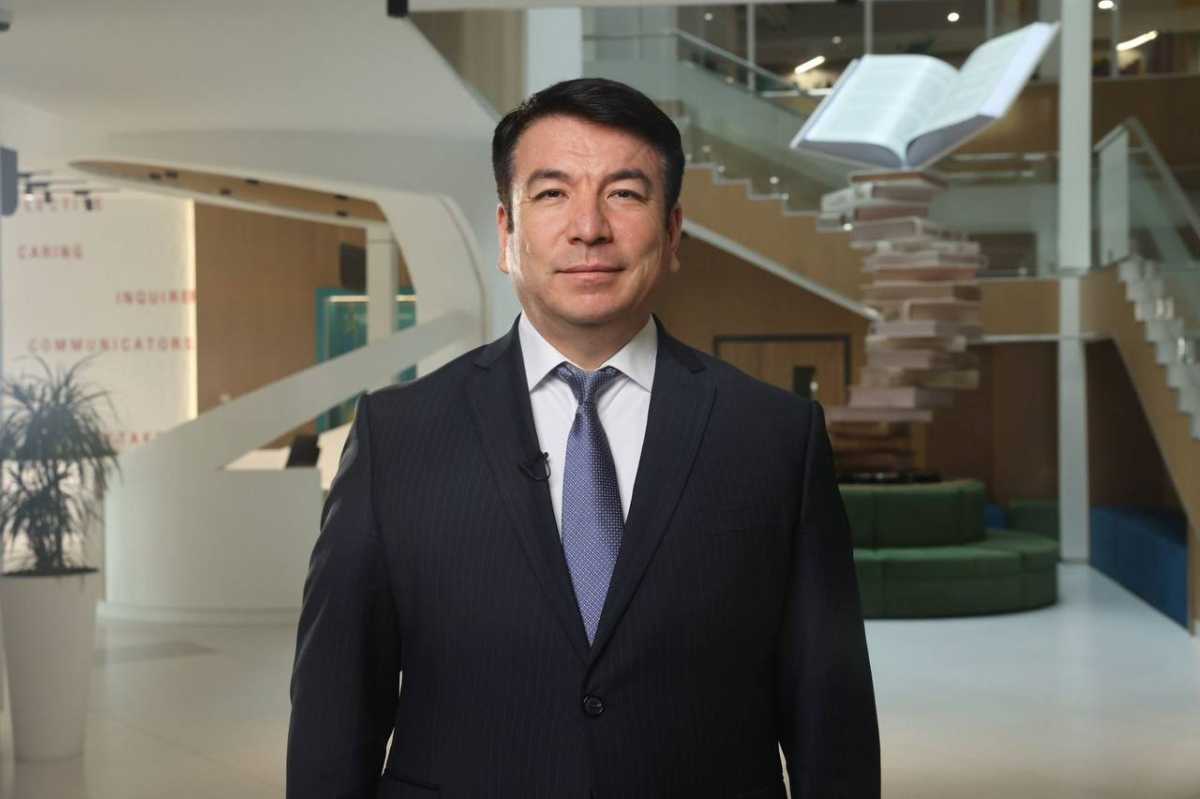 Министр просвещения Казахстана поздравил школьников страны с завершением учебного года