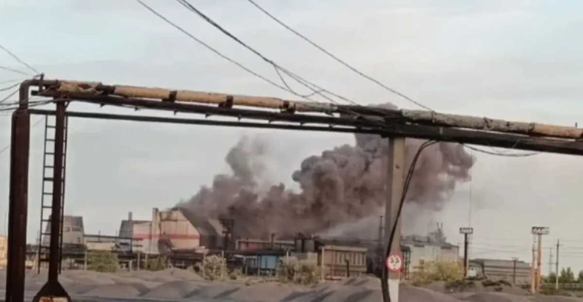 Два человека получили ожоги на заводе в Аксу