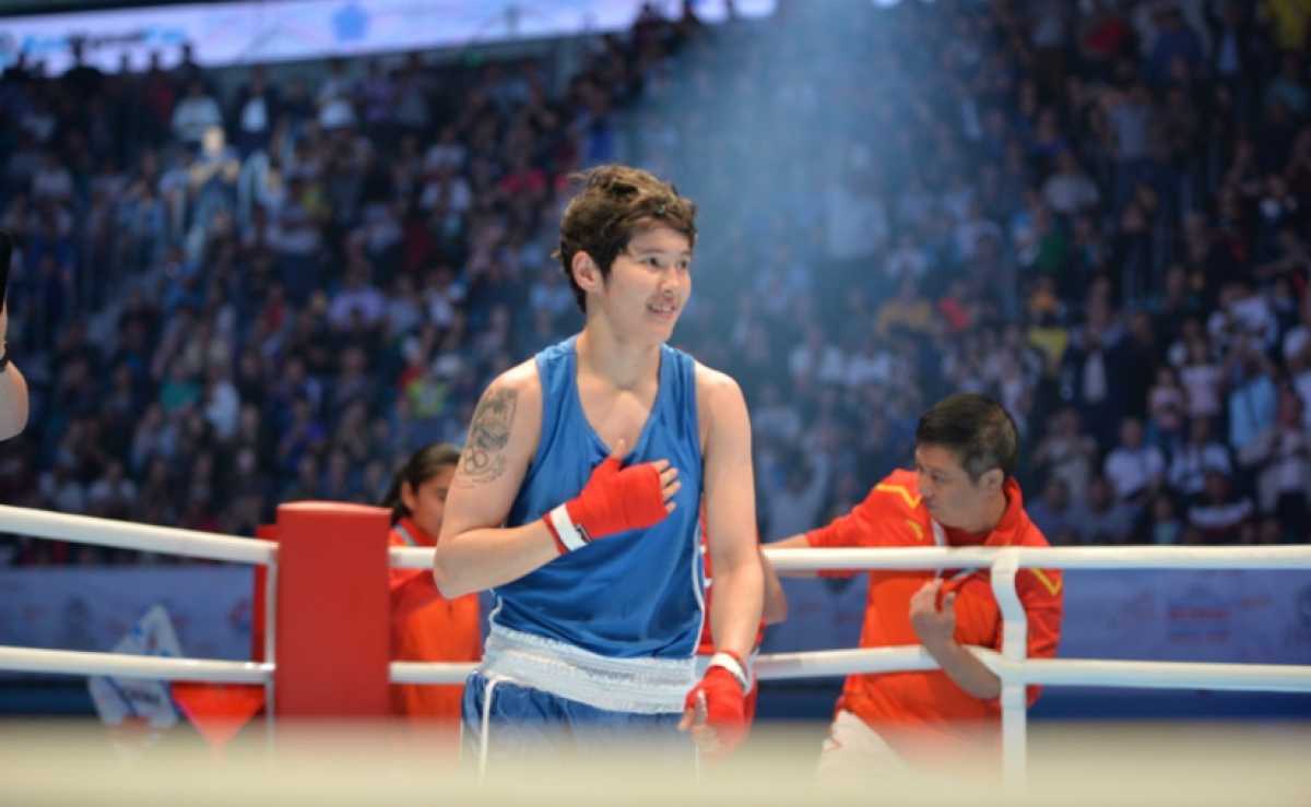 Назым Кызайбай одержал досрочную победу на старте олимпийского отбора по боксу