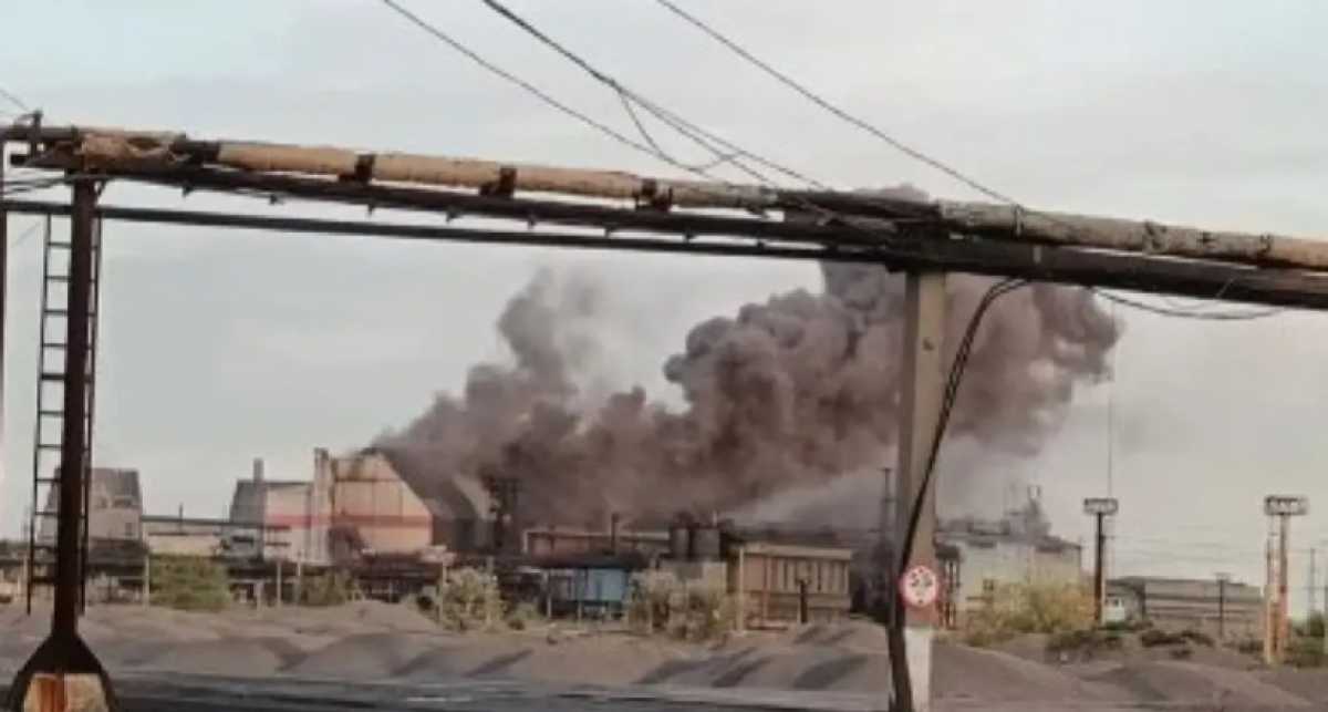 Крупный пожар на заводе в Аксу: пострадавшая девушка впала в кому