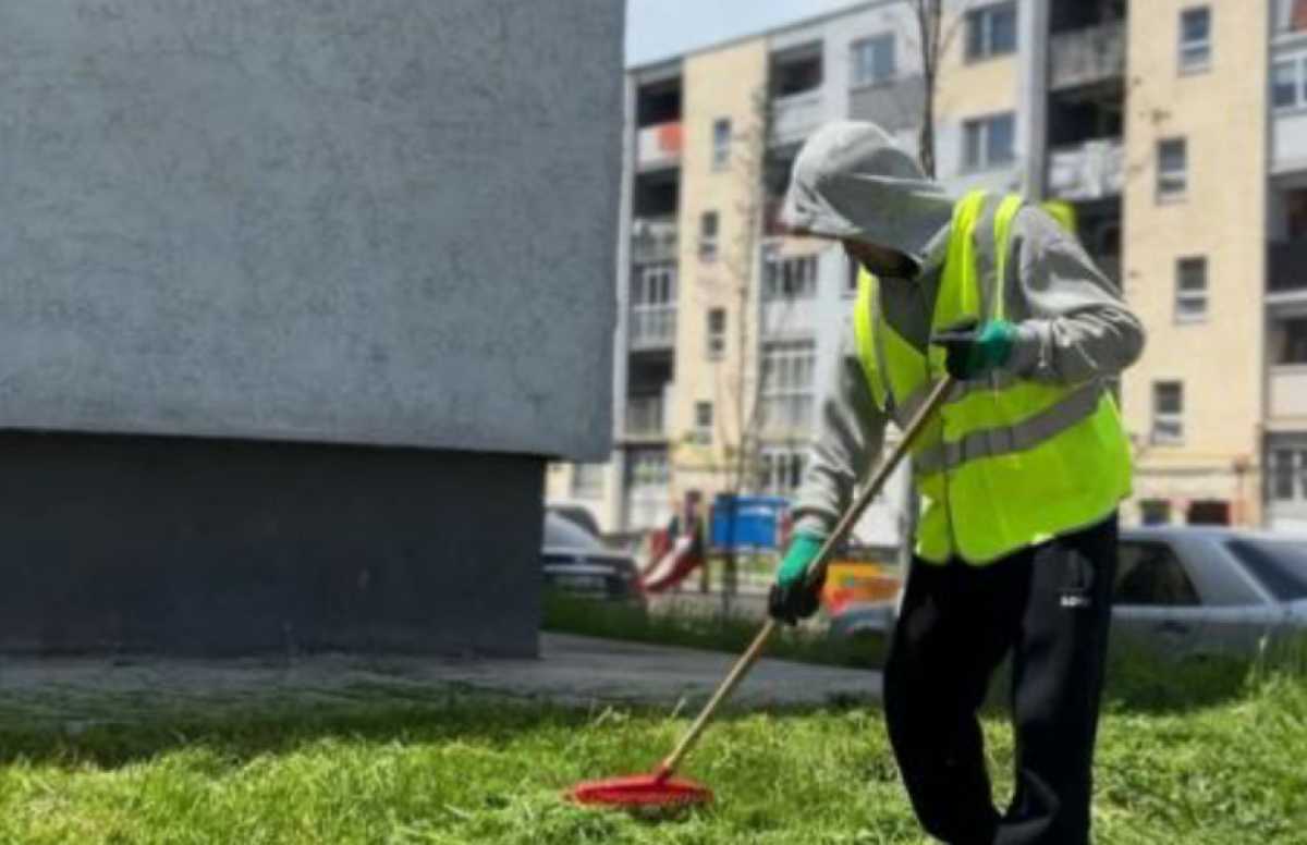 Куда обращаться по вопросу уборки дворов в Алматы