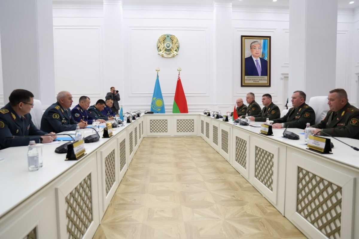 Министры обороны Казахстана и Беларуси обсудили перспективы военного сотрудничества