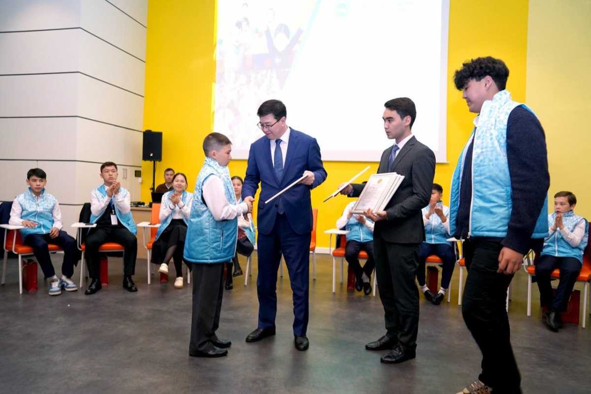 Дети-герои: в Минпросвещения РК наградили казахстанских школьников