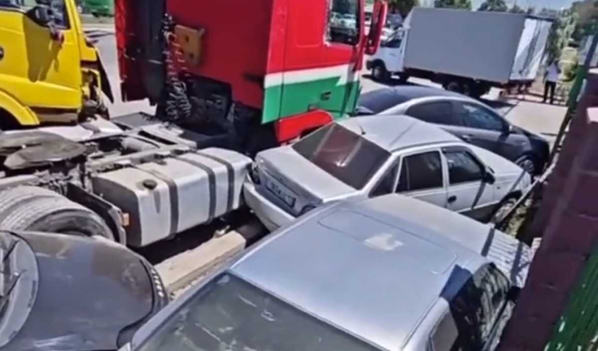 Массовое ДТП с участием грузовиков произошло под Алматы