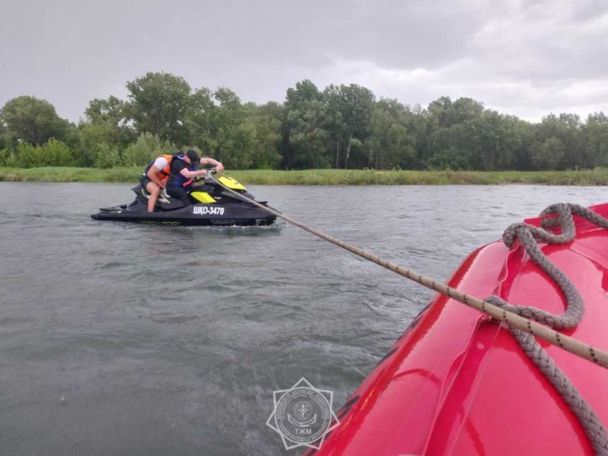 В области Абай на воде спасены двое мужчин