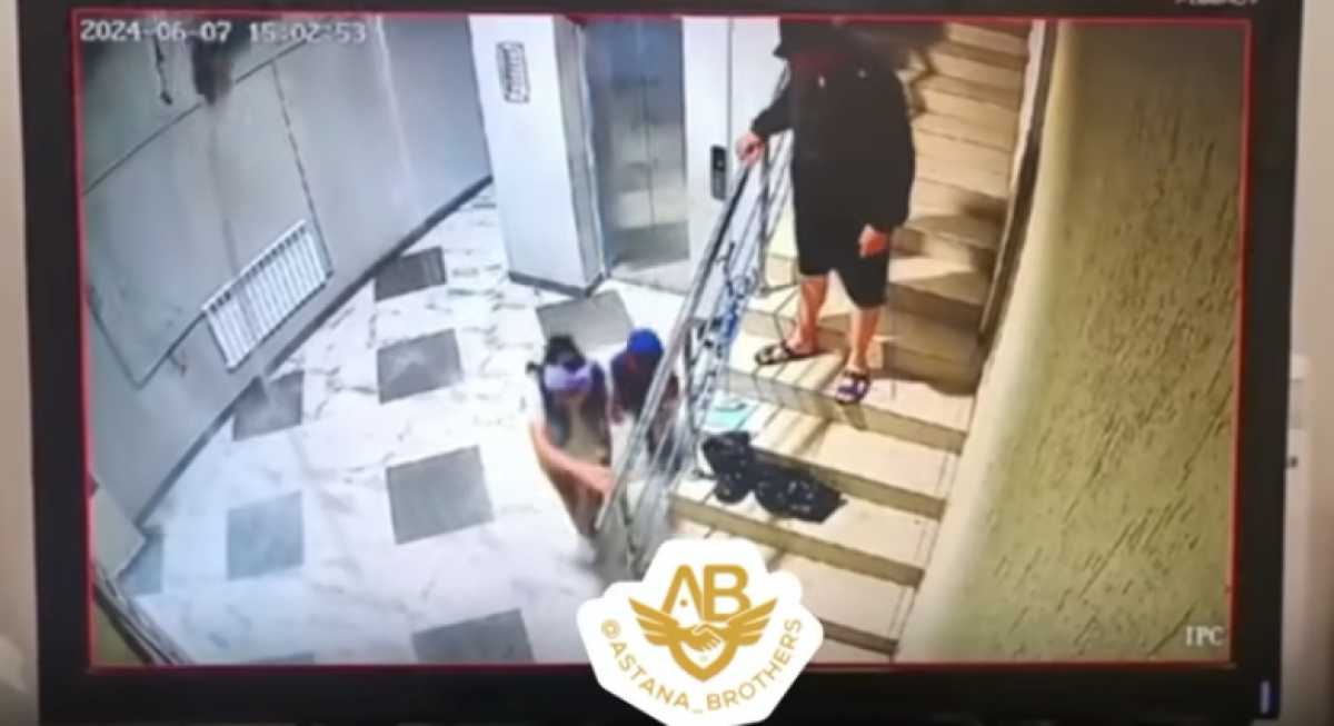 Потолок упал на женщину с ребёнком в ЖК Астаны