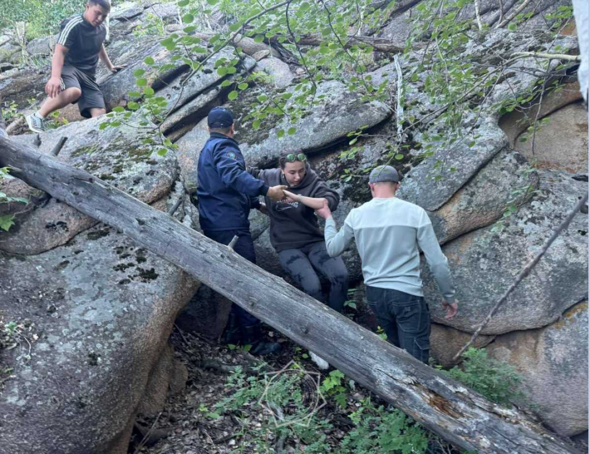 Четырёх туристов спустили с горы в Карагандинской области
