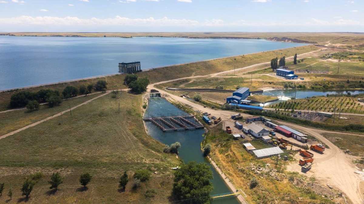 Олжас Бектенов проверил ход реконструкции Тасоткельского водохранилища и внедрение водосберегающих технологий в Жамбылской области