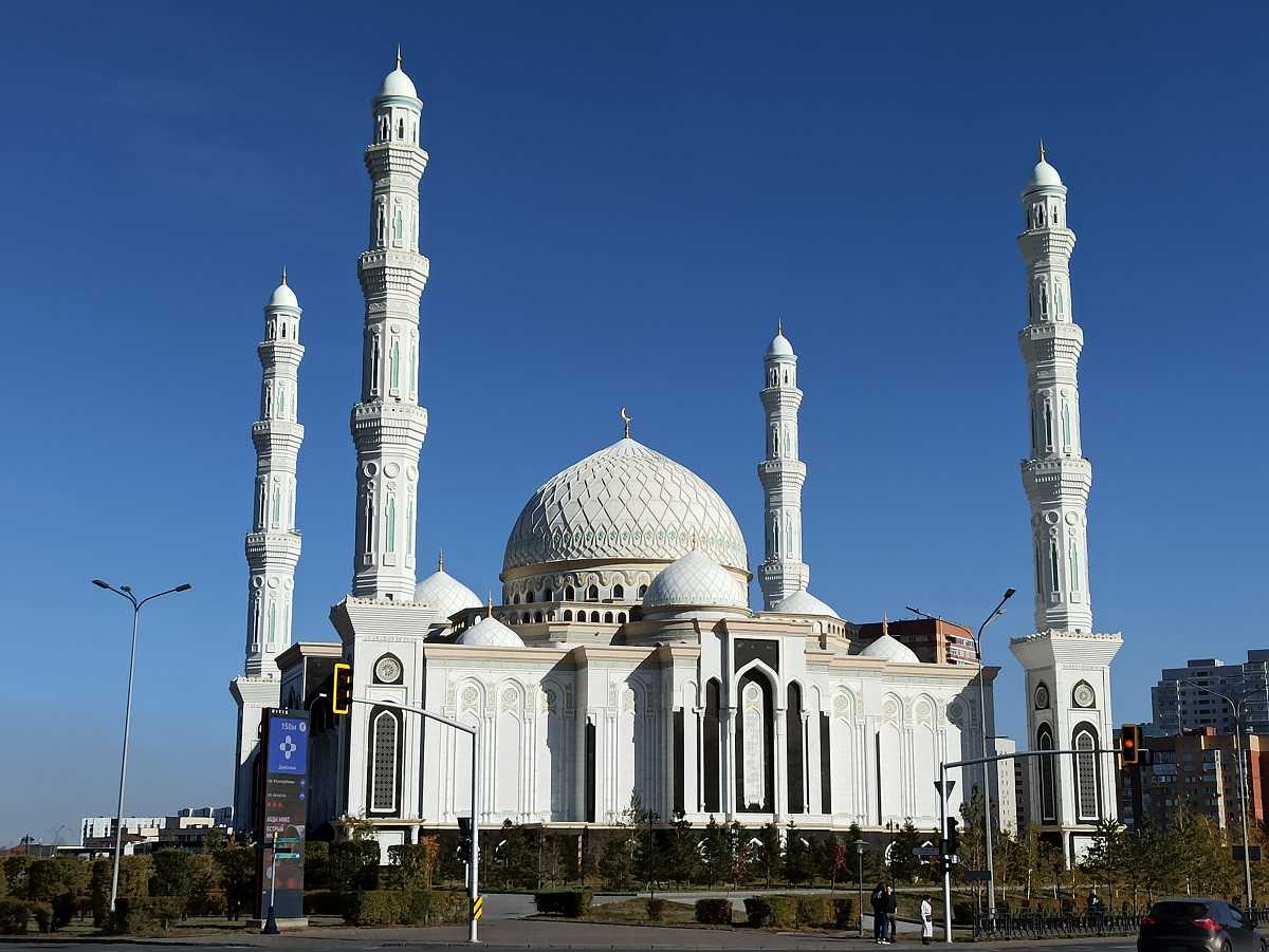 Президент Токаев посетил мечеть Хазрет Султан
