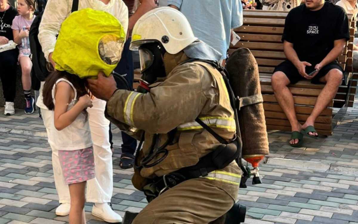 48 человек эвакуировали из-за пожара в многоэтажке в Алматы