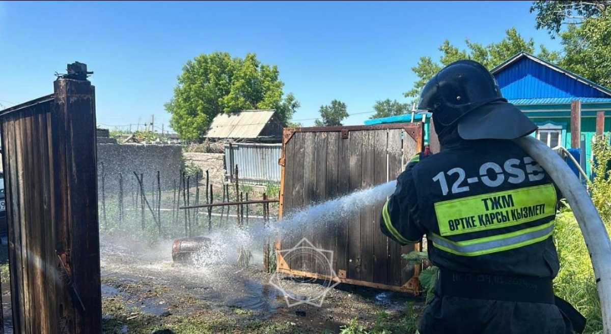 Мужчину спасли при пожаре в Абайской области