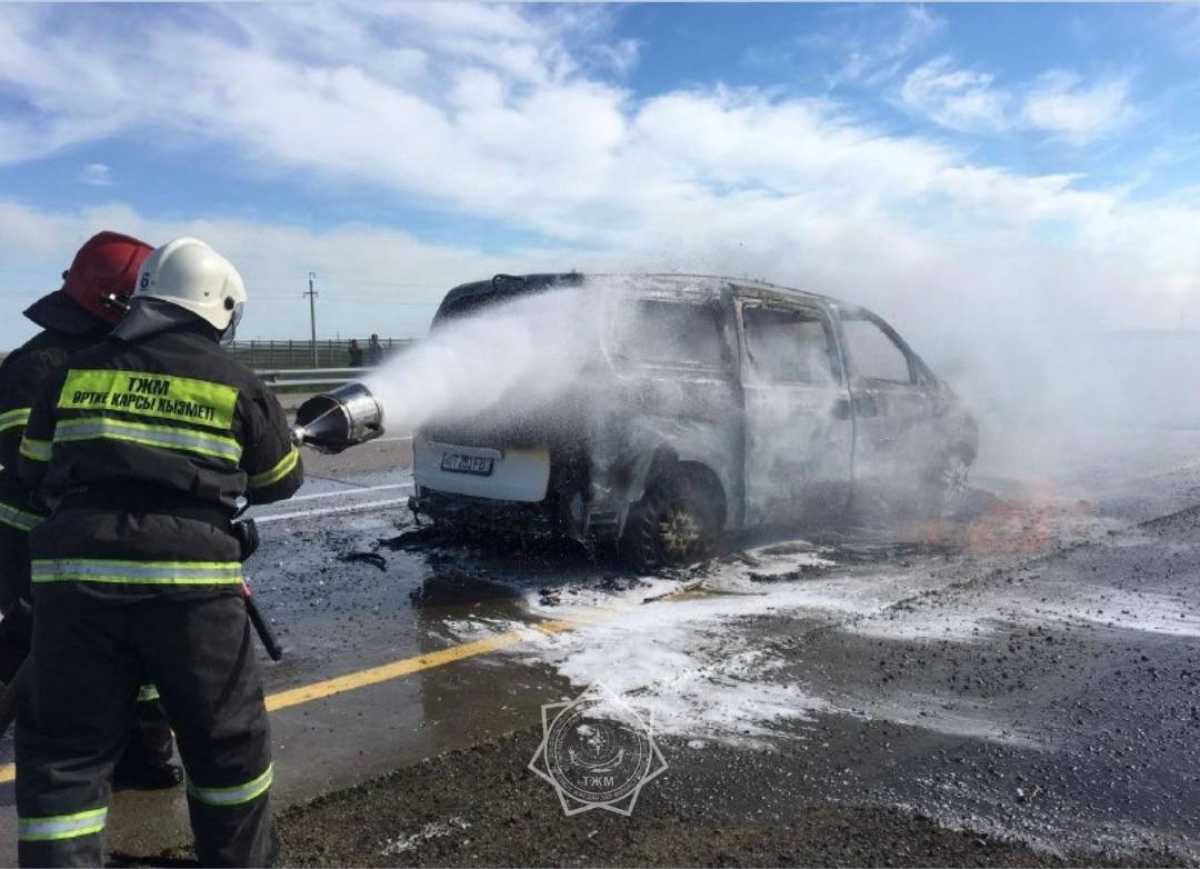 Автомобиль сгорел на трассе в Павлодарской области