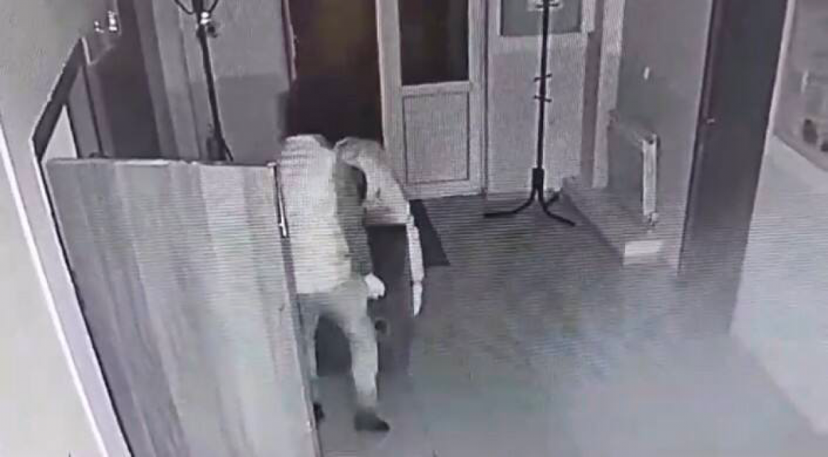 Кража сейфа попала на видео в Акмолинской области
