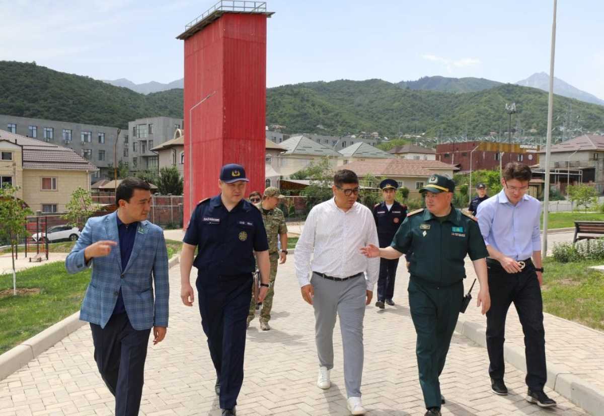 Депутаты посетили новое пожарное депо города Алматы