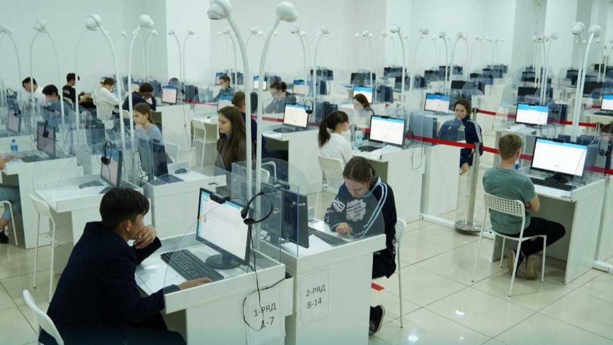 Сколько выпускников набрали проходной балл на ЕНТ в Казахстане