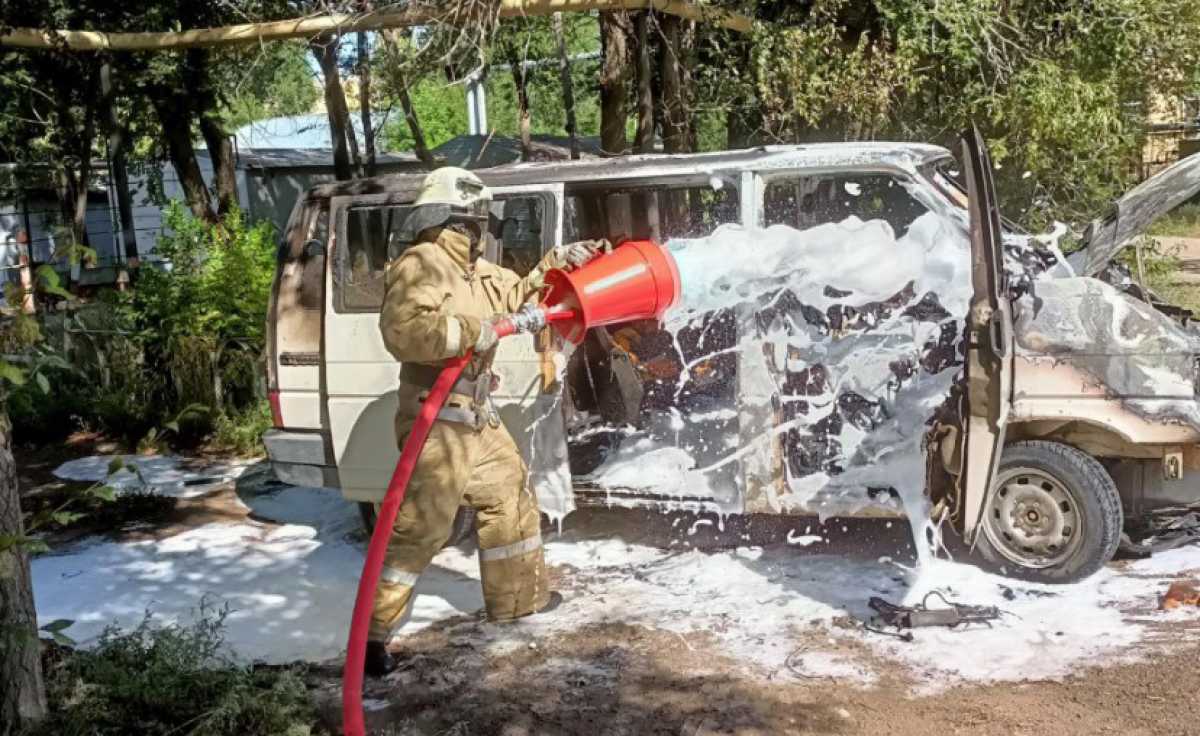 За 11 минут потушили горящий автомобиль в ЗКО