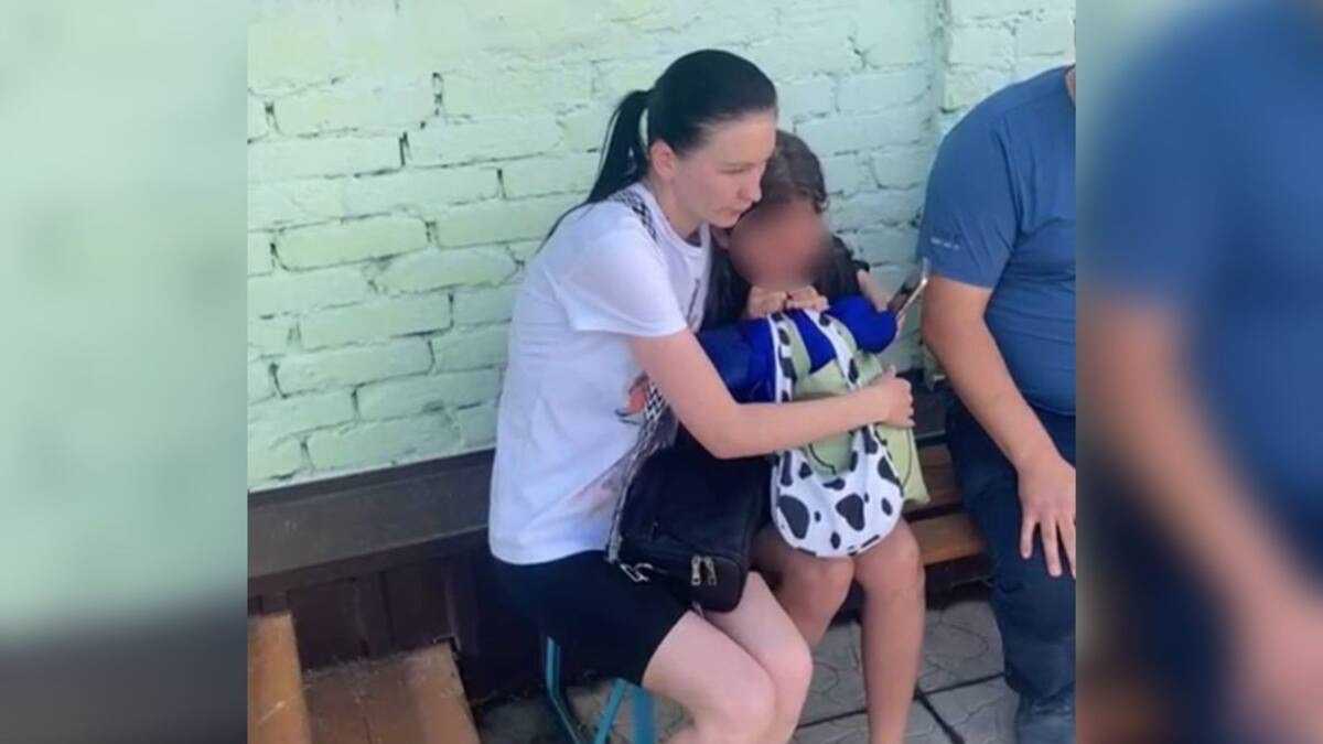 Потерявшуюся девочку вернули домой полицейские ВКО