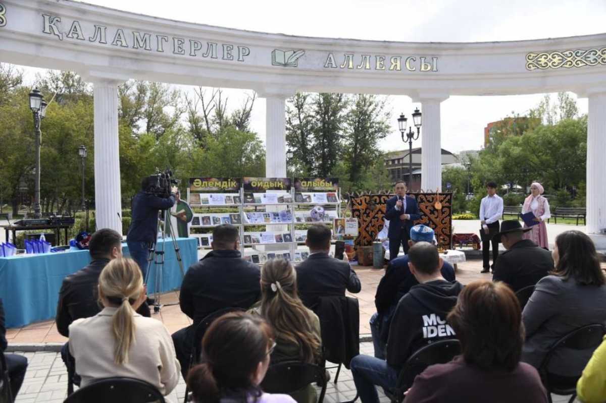 В Парке журналистов и на Аллее писателей состоялось торжественное чествование наследия Абая