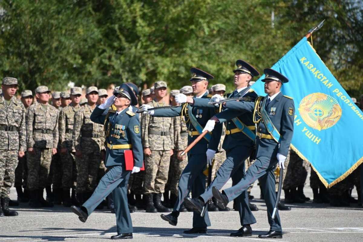 Боевое знамя вручили бригаде территориальной обороны города Шымкента